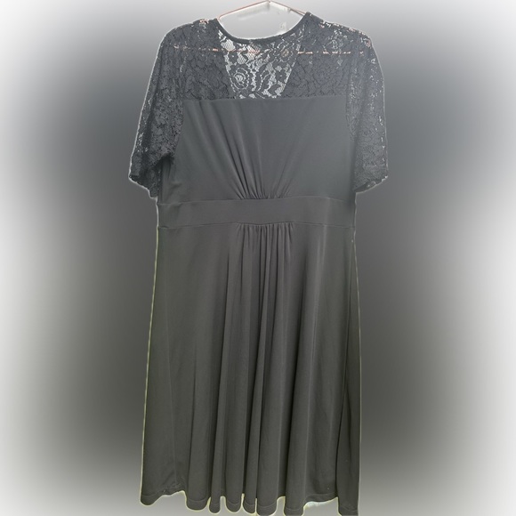 Jacqui-e Dress - Picture 2 of 4